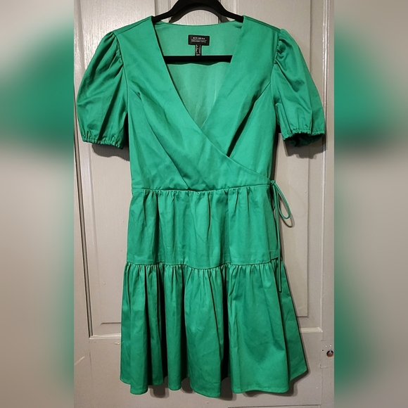 Adrianna Papell Classic Green Wrap Dress, NWOT, Size 6 - Picture 2 of 9